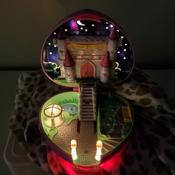 Polly Pocket Starlight Castle 1992 - Working Lights - Picture 8 of 13